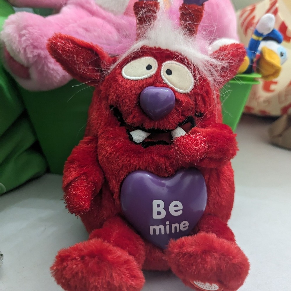 Gemmy Monster‎ Maniac Be Mine Animated Singing Red Monster